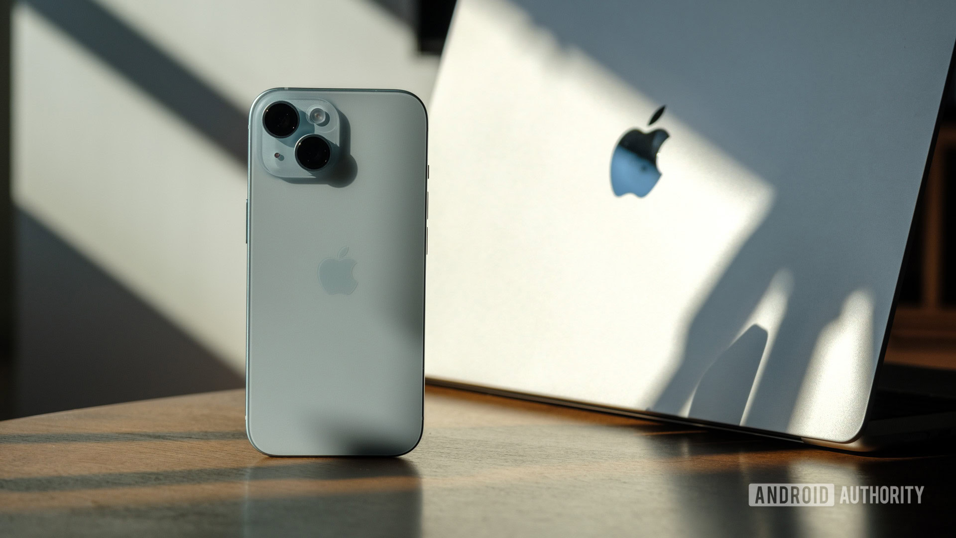 apple iphone 15 with macbook air apple iphone 15 with macbook air