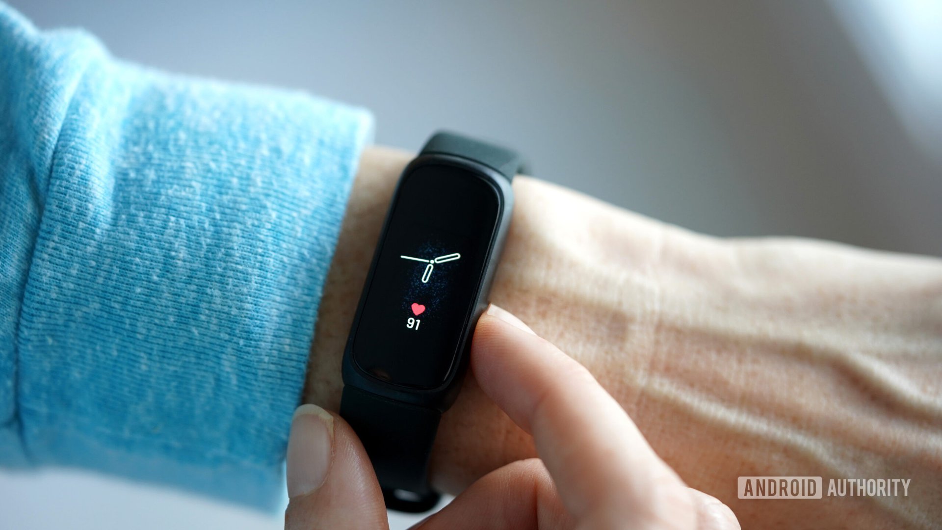 Fitbit Inspire 3 Watch Face A Fitbit Inspire 3 displays a users watch face.
