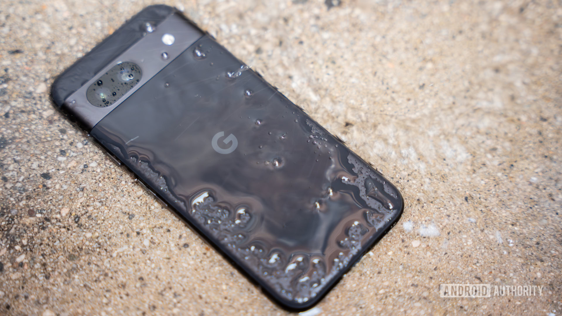 Google Pixel 8a getting wet wet water resistant phone (1) Google Pixel 8a getting wet wet water resistant phone (1)