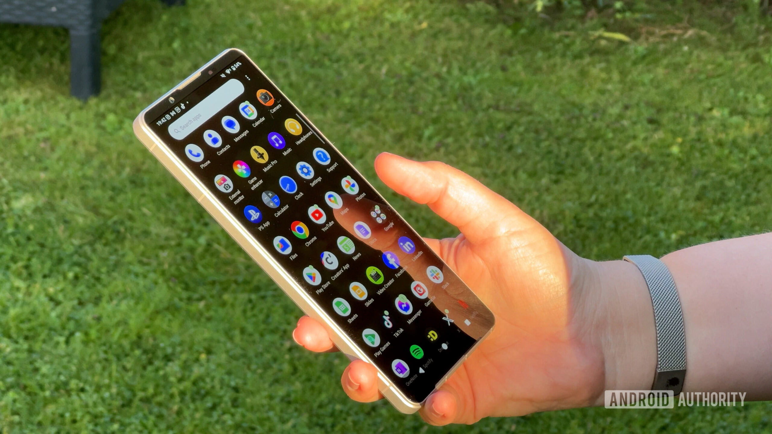 sony xperia 1 vi review front handheld sony xperia 1 vi review front handheld